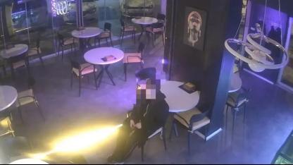 Hırsızlığın böylesi... Hırsızlık için girdiği kafede ısındı, yemek yedi