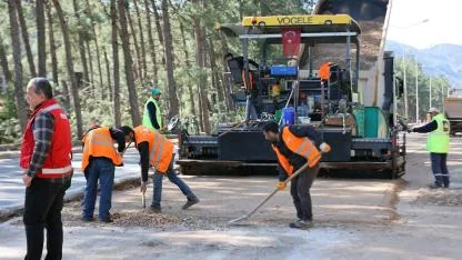 İÇMELER YOLU YENİLENİYOR