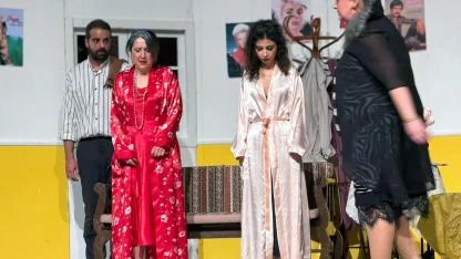 ‘KADINCIKLAR’ SAHNELENDİ