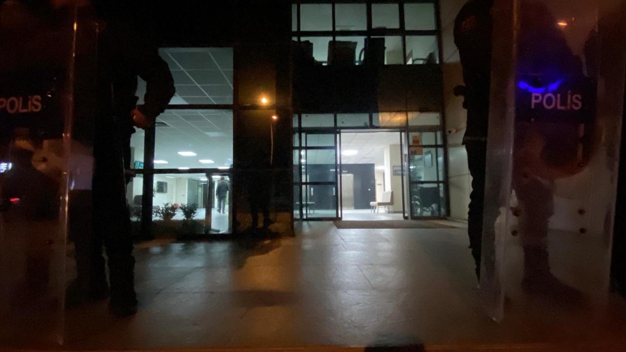 Marmaris Belediyesi'ne gece yarısı polis baskını