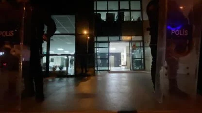 Marmaris Belediyesi'ne gece yarısı polis baskını