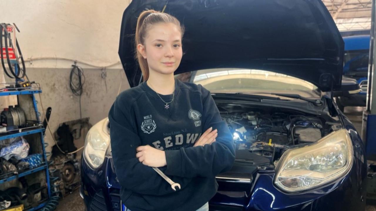 Sanayinin 17 yaşındaki oto tamircisi kadın ustası