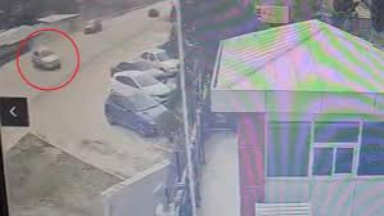 Trafikte korku dolu anlar kamerada: Otomobil böyle savruldu