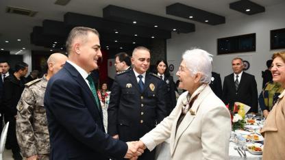 Vali Akbıyık, şehit aileleri, gaziler ile iftar sofrasında buluştu