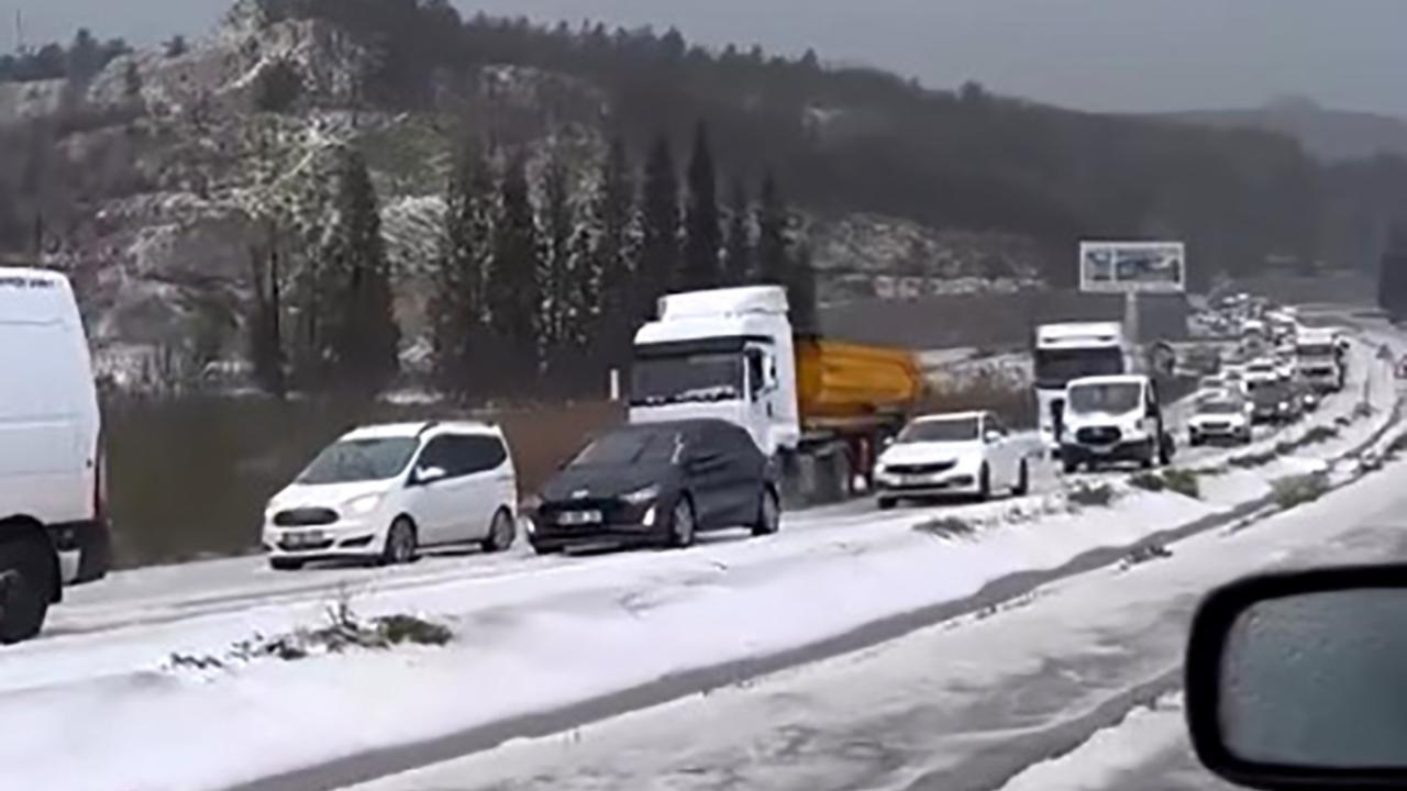 Yatağan-Milas Yolunda Yol Beyaza Büründü