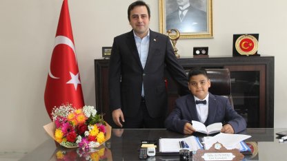 23 Nisan’da çocuklar protokol koltuklarına oturdu