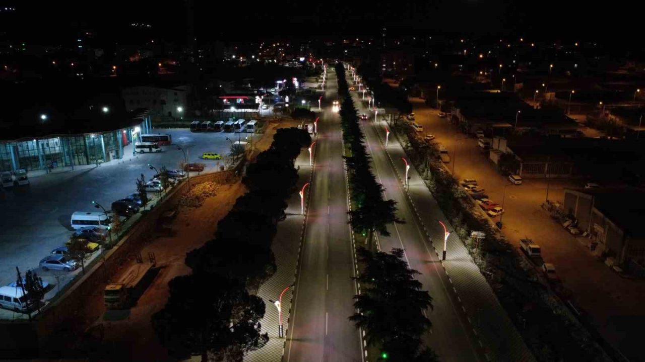 Ay-yıldızlı ışıklar Demirci’yi aydınlattı