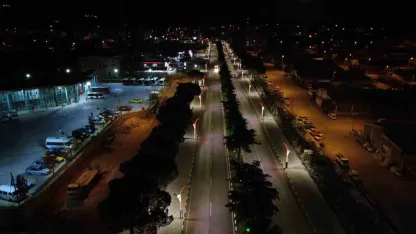 Ay-yıldızlı ışıklar Demirci’yi aydınlattı