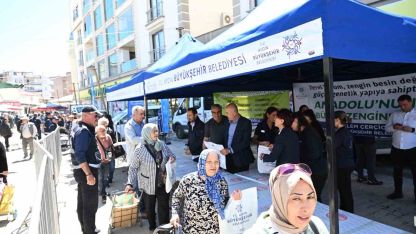 Aydın Büyükşehir Belediyesi Söke’de binlerce fideyi vatandaşlarla buluşturdu