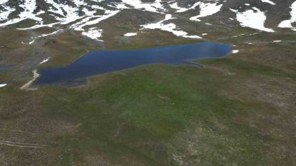 Bahar ve kış mevsimi aynı anda görüntülendi, ortaya eşsiz manzara çıktı