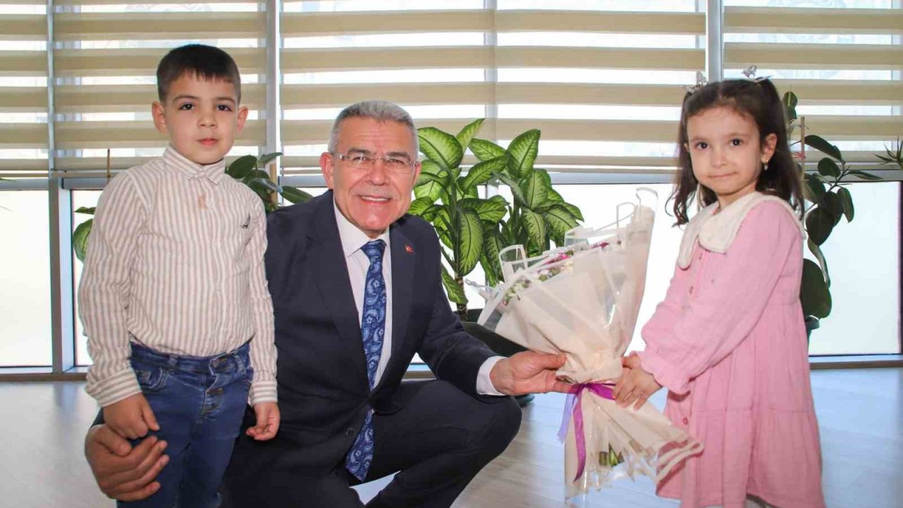 Başkan Güler, koltuğunu minik öğrencilere devretti