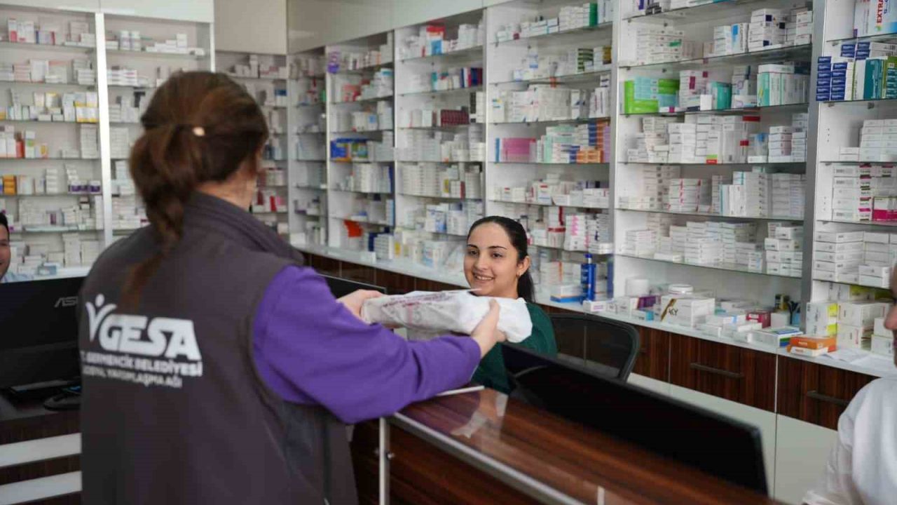 Başkan Zencirci, eczane teknisyenlerini unutmadı