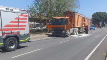 Bayındır’da atık taşıma kamyonu alev aldı