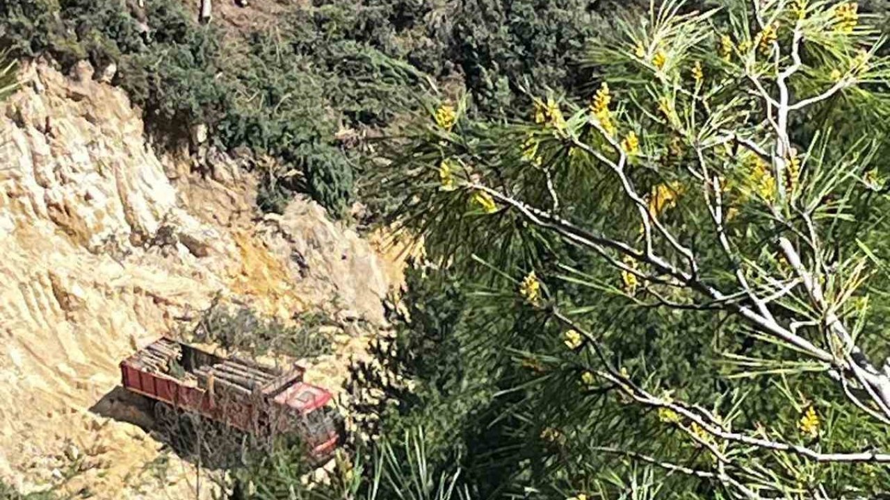 Buldan’da tartışmalı maden sahasında ağaç kesimi başladı