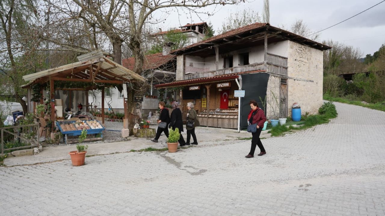 Burdurlu turistler Çameli’nin doğal güzelliklerine hayran kaldı