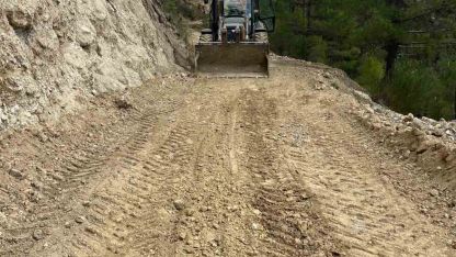 Çameli Belediyesi’nden arazi yollarında yoğun mesai