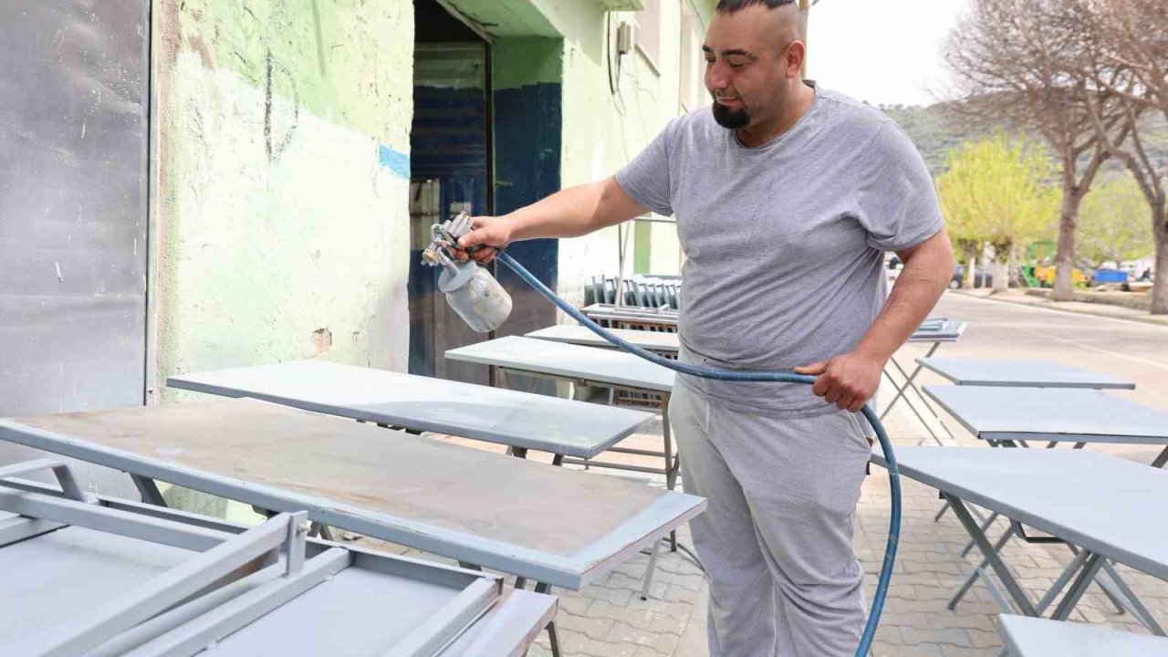 Cemiyetlerin vazgeçilmezi demir masalar sezona hazırlanıyor