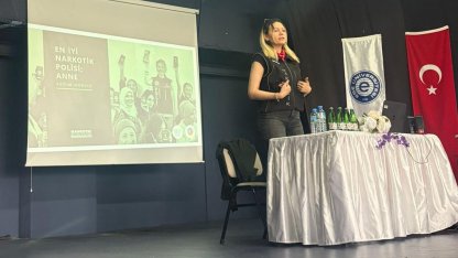 Çeşme’de üniversite öğrencileri ve personeline KADES ile narkotik eğitimi verildi
