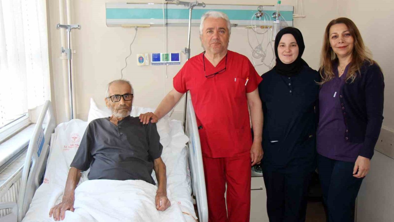 Dalağı normal boyuttan 40 kat büyük olan hastan başarılı operasyonla sağlığına kavuştu