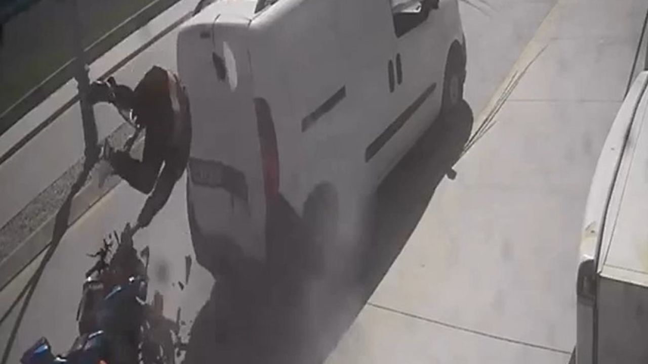 Datça’da park halindeki araca çarpan motosiklet sürücüsü yaralandı