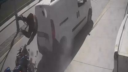 Datça’da park halindeki araca çarpan motosiklet sürücüsü yaralandı