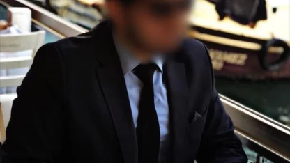 Dava öncesi para talep edip dolandırdılar