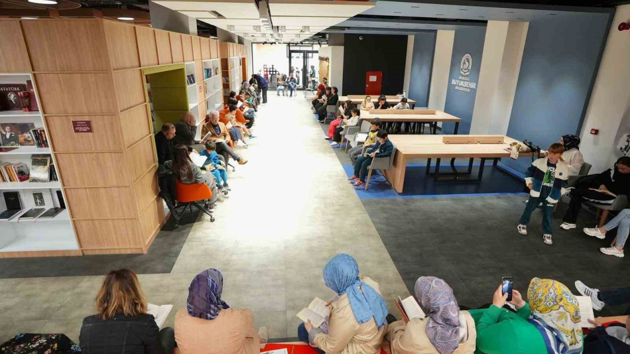 Denizli’de çocuklar "Telefonu Bırak, Kitaba Sarıl" çağrısına kulak veriyor