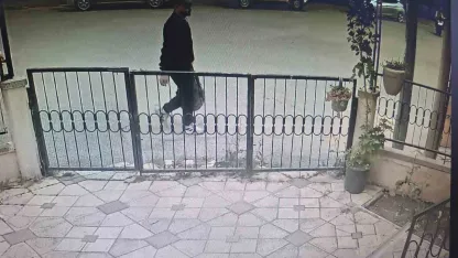 Didim’de "polisiz" diyerek dolandırdılar, kaçarken kaza yapınca yakalandılar