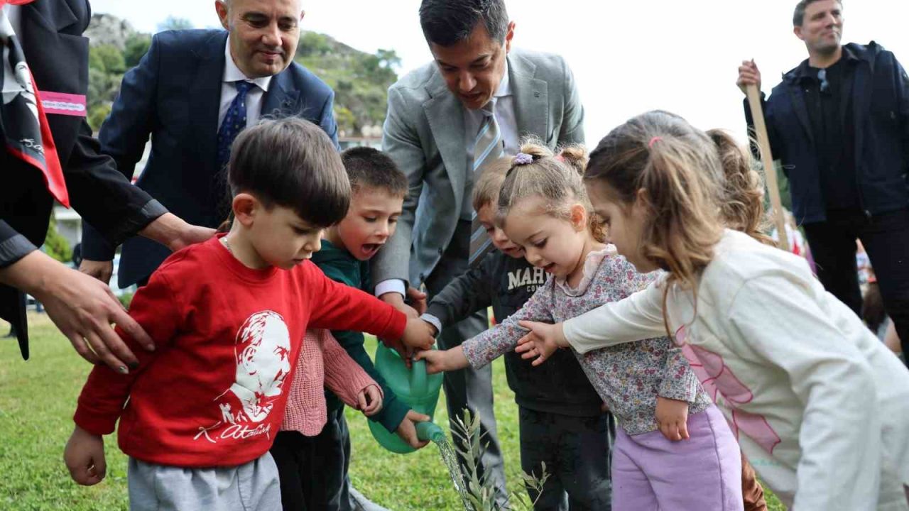 Dünya çocukları Marmaris’te barış için buluştu