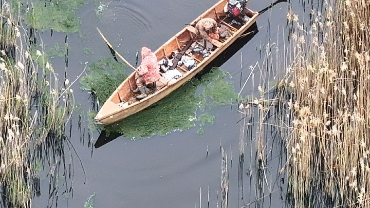Eber Gölü’nde kaçak avlanan 4 kişi dron ile tespit edildi