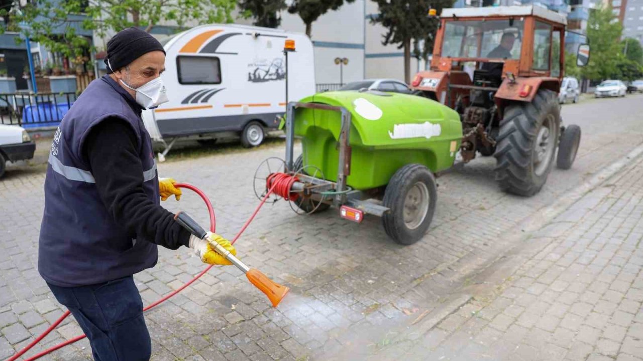Efeler Belediyesi’nden yabani ot temizliği