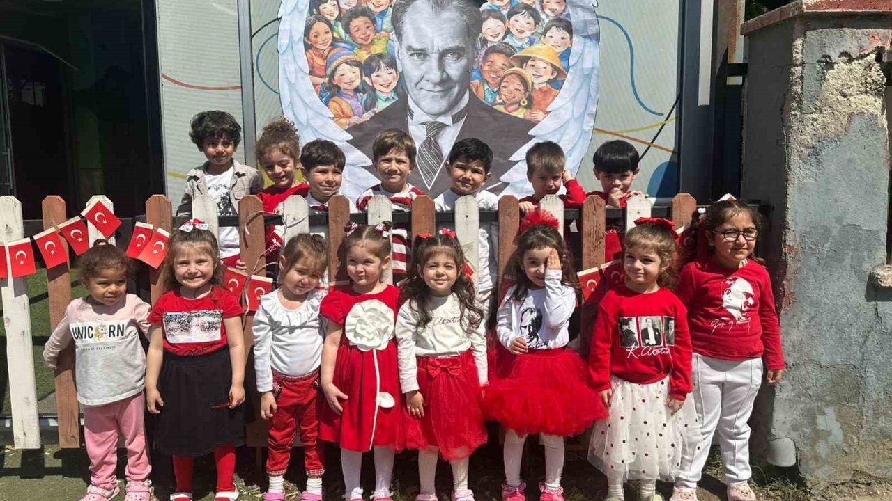 Efeler’in minikleri 23 Nisan’ı kutladı