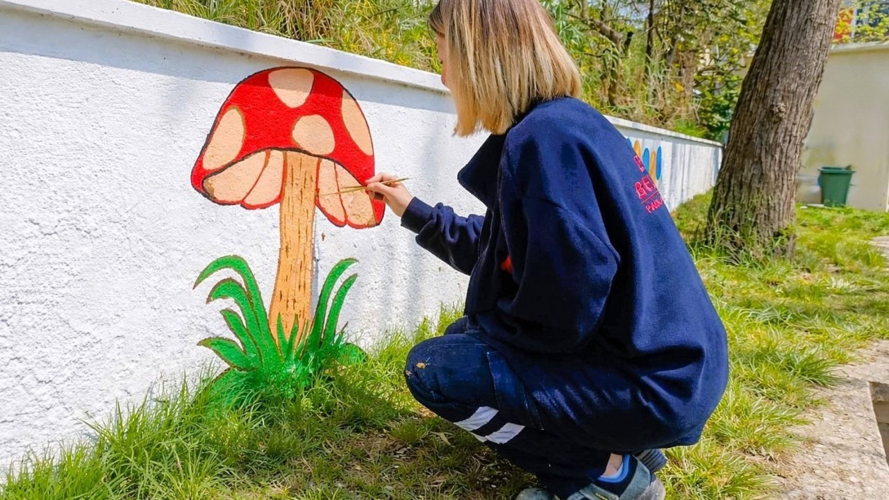 Efeler’in parkları renkleniyor