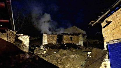 Emet’te samanlık ve ahır yangını korkuttu