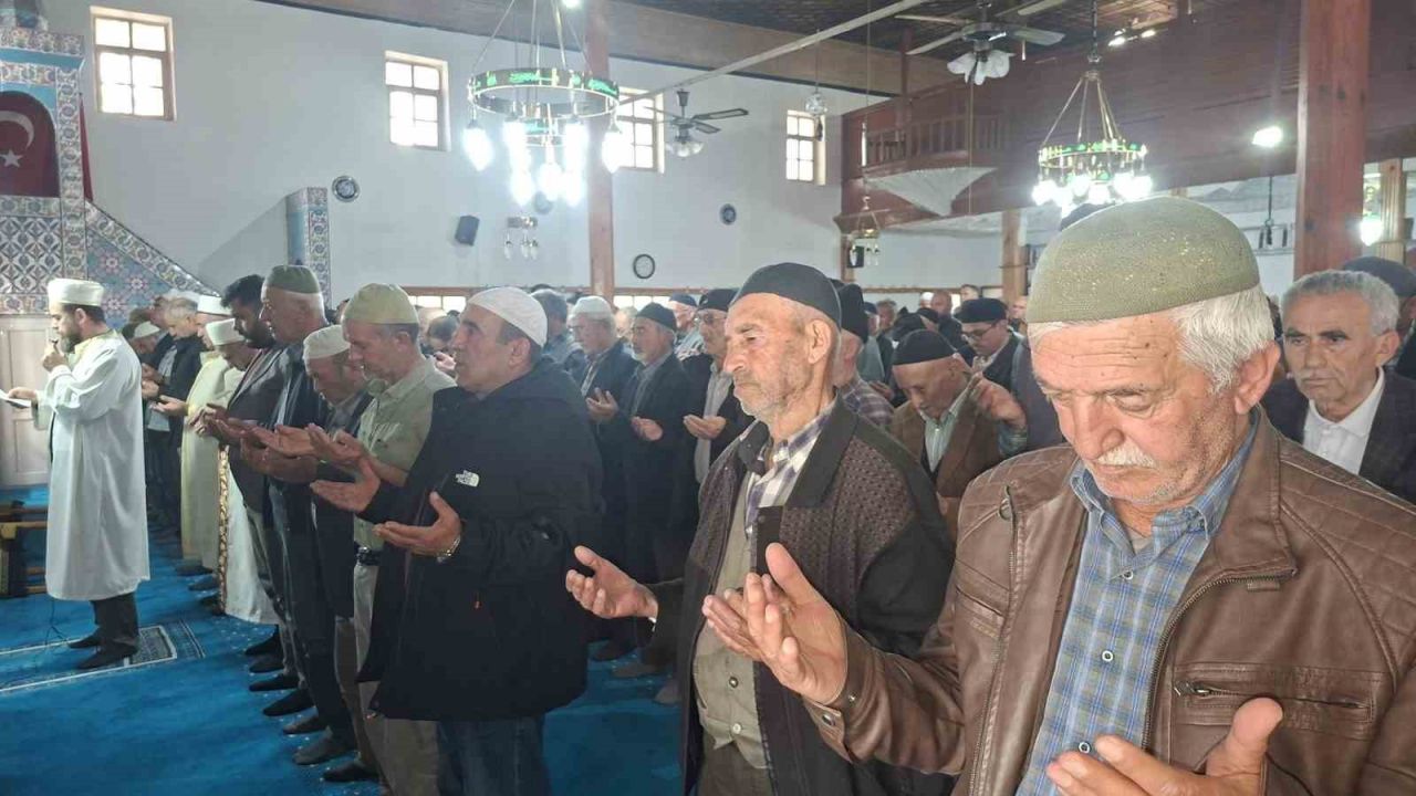 Emet’teki geneleksel yağmur duası yeterli yağış sebebi ile bu yıl şükür duası oldu