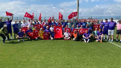 Futbol sahasında dostluklar rüzgarı esti