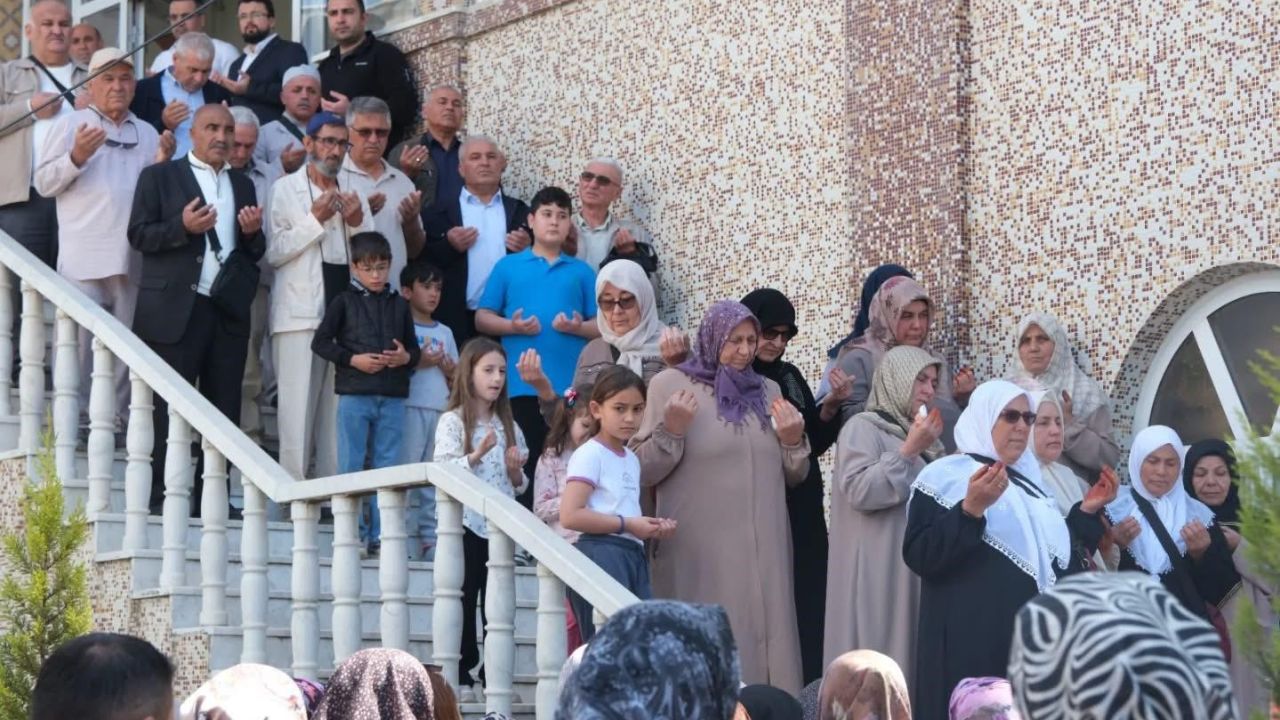 Hacı adayları dualarla kutsal topraklara uğurlandı