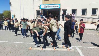 Hisarcık Şehitler Ortaokulu’nda çocuk oyunları şenliği