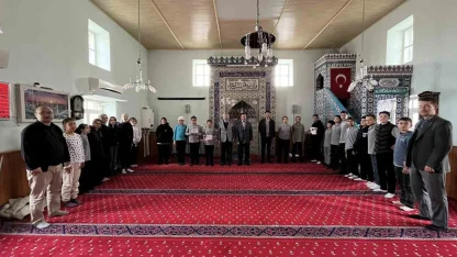 Hisarcık’taki camilerde müezzinlik yapan öğrenciler ödüllendirildi