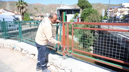 İçmeler’de korkuluklar yenileniyor