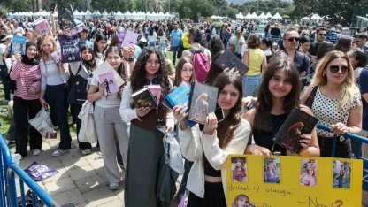 İZKİTAP’ta edebiyat şöleni yaşanıyor