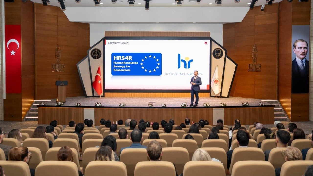 İzmir Adliyesinde ’Bir Liderin İnşası’ konferansı düzenlendi