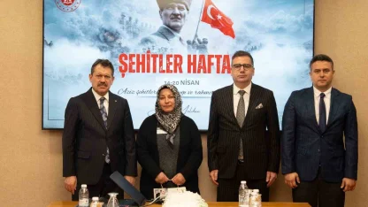 İzmir Adliyesi’nde şehit yakınları unutulmadı