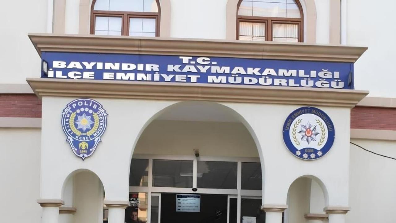 İZMİR BAYINDIR’DA POLİSE BIÇAKLI SALDIRI