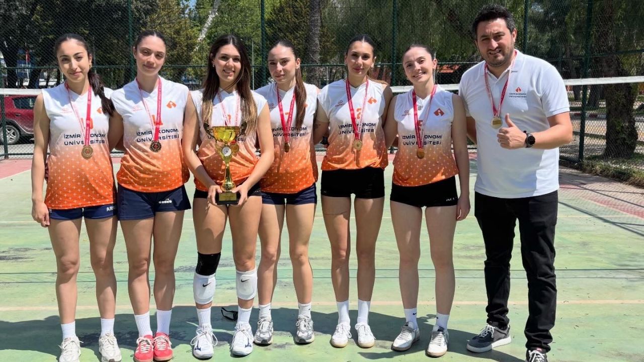 İzmir Ekonomi, denizde ve filede şampiyon