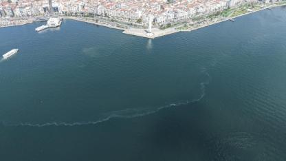 İZMİR KÖRFEZİ’NDE KİRLİLİK ALARMI