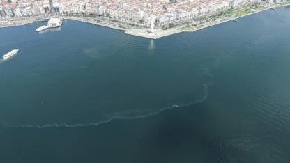 İZMİR KÖRFEZİ’NDE KİRLİLİK ALARMI