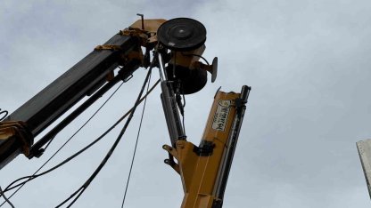 İzmir’de inşaat kulübesinin üzerine vinç düştü: 3 işçi yaralandı