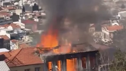 İzmir’de metruk binada yangın