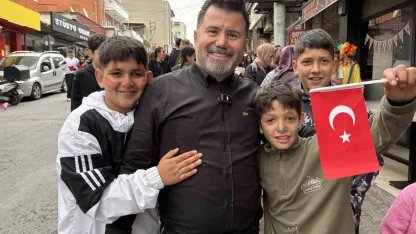 İzmirli işletmeciden 23 Nisan’da binlerce çocuğa pide ve bayrak